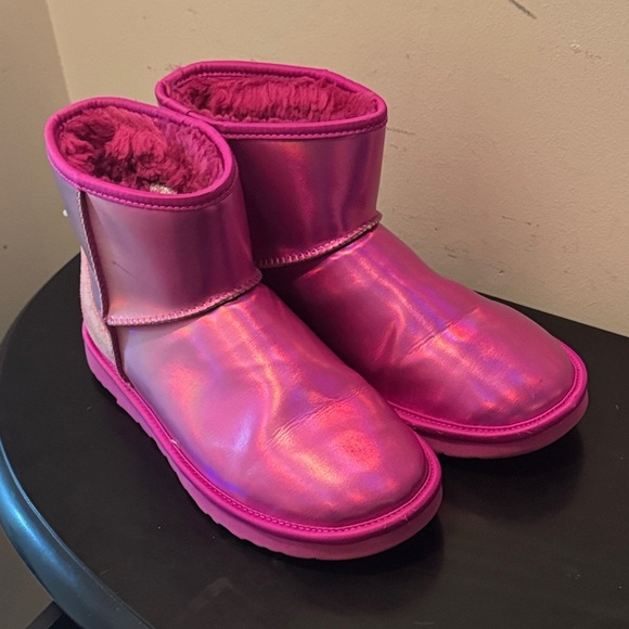 UGG Mini Snow Leopard Classic Boots | Pink | FARFETCH JO UGG Pink Metallic Ankle Boots